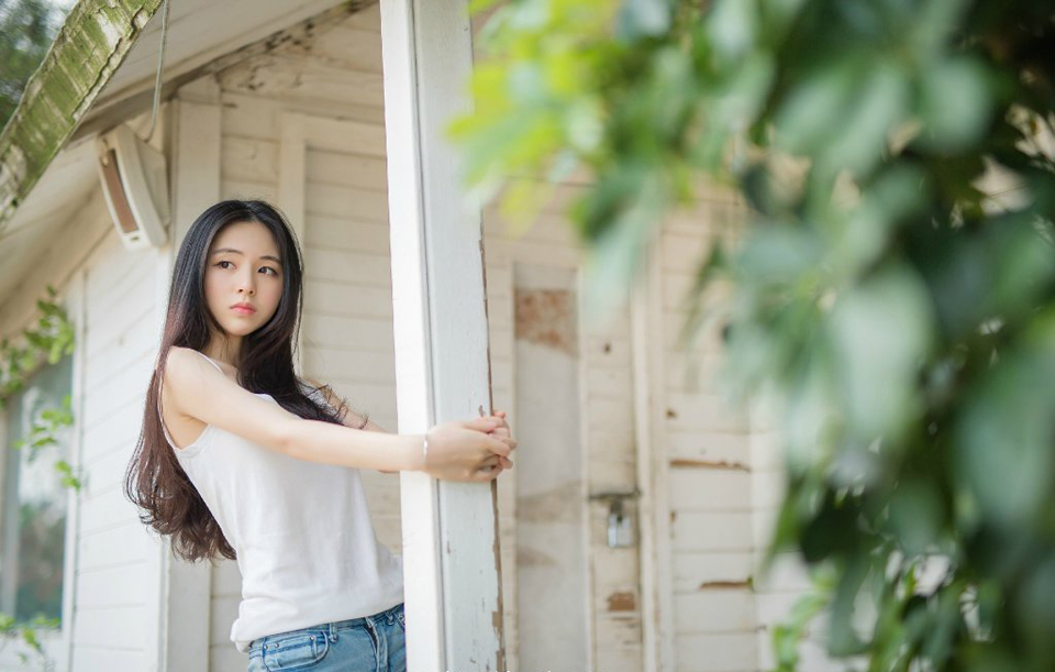 化妆有助气色，无助气质。有家产和有家教没有太大关系。——三毛《亲爱的三毛》